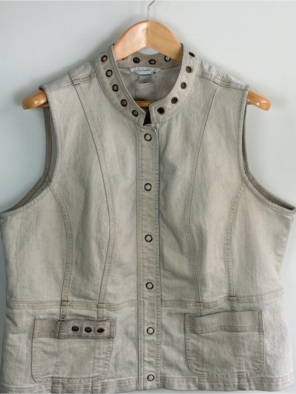 CJ Banks Light Wash Denim Vest Brass Grommet Snap Front 1X
